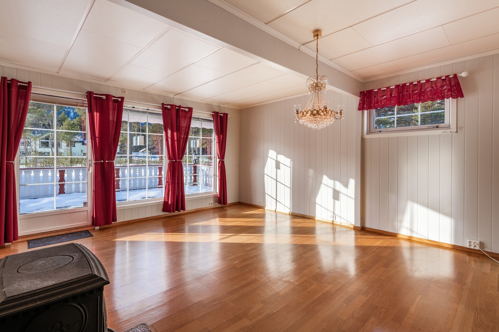 Stuen er ikke bare et rom, men et samlingspunkt der hjerter møtes, historier deles, og hverdagens små øyeblikk blir verdifulle minner Galleribilde