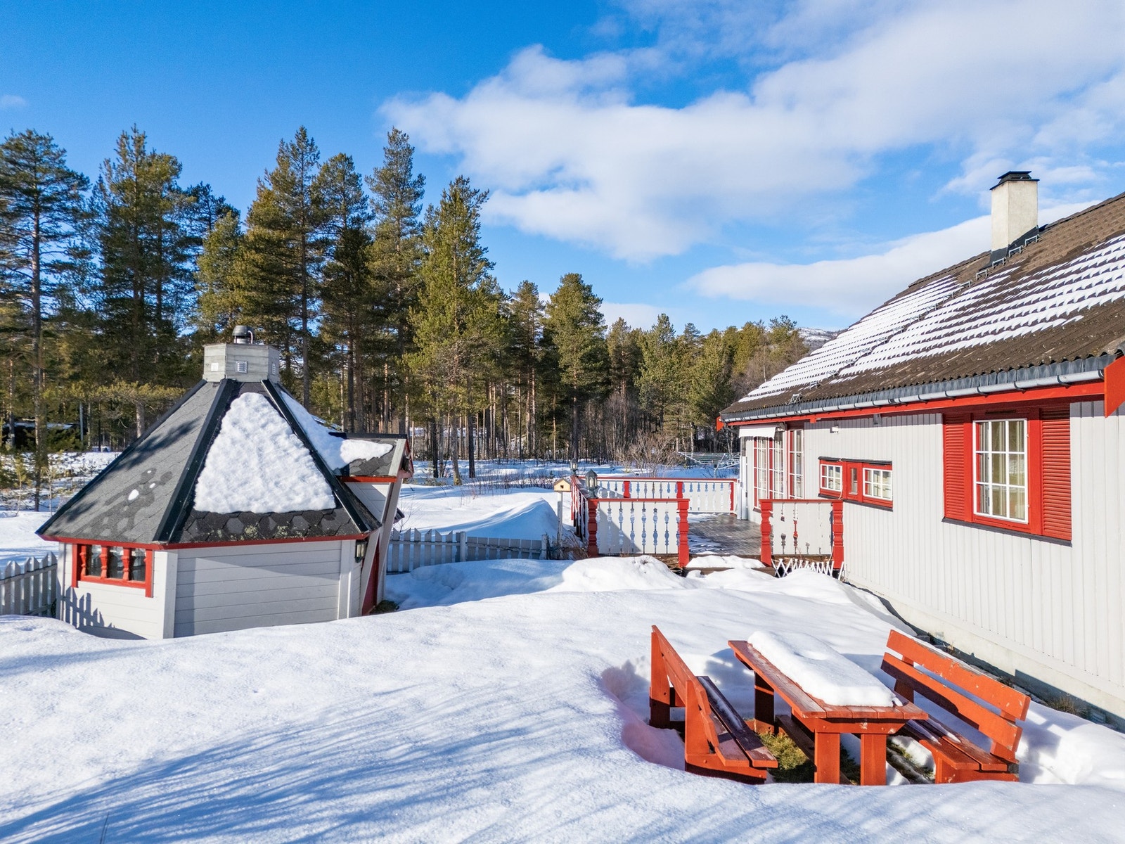 Grillhytte ute i hagen - for litt ekstra kos og hyggelige stunder Galleribilde