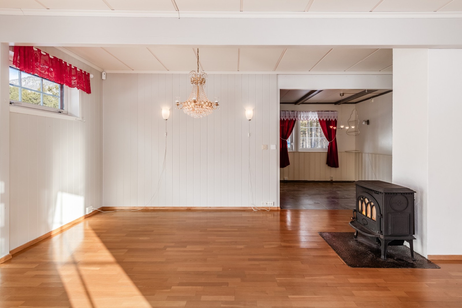 Her er det plass til både rolige kvelder med en god bok og livlige stunder med venner og familie Galleribilde