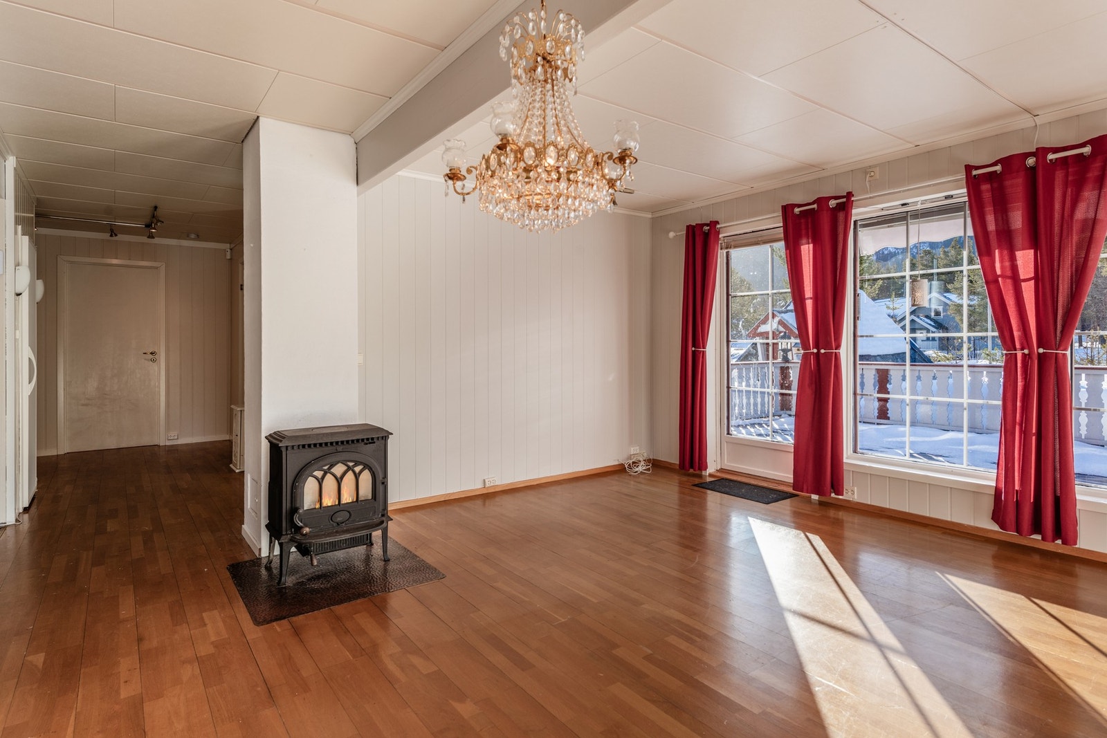 Stuen har utgang til terrassen Galleribilde