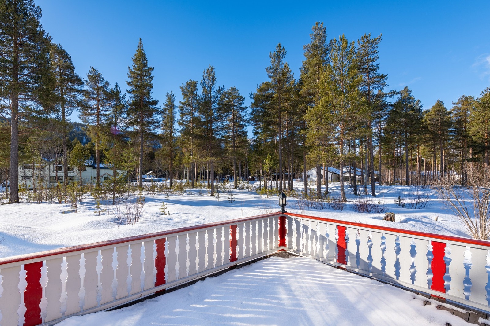 Stor terrasse - perfekt for å nyte solen Galleribilde