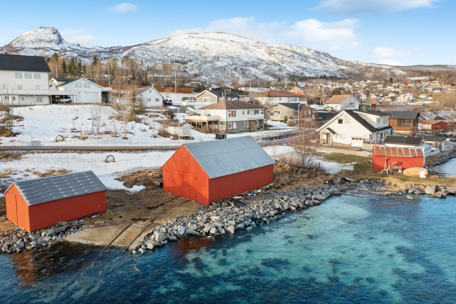 Tomta er byggeklar og er regulert til boligbebyggelse. Galleribilde