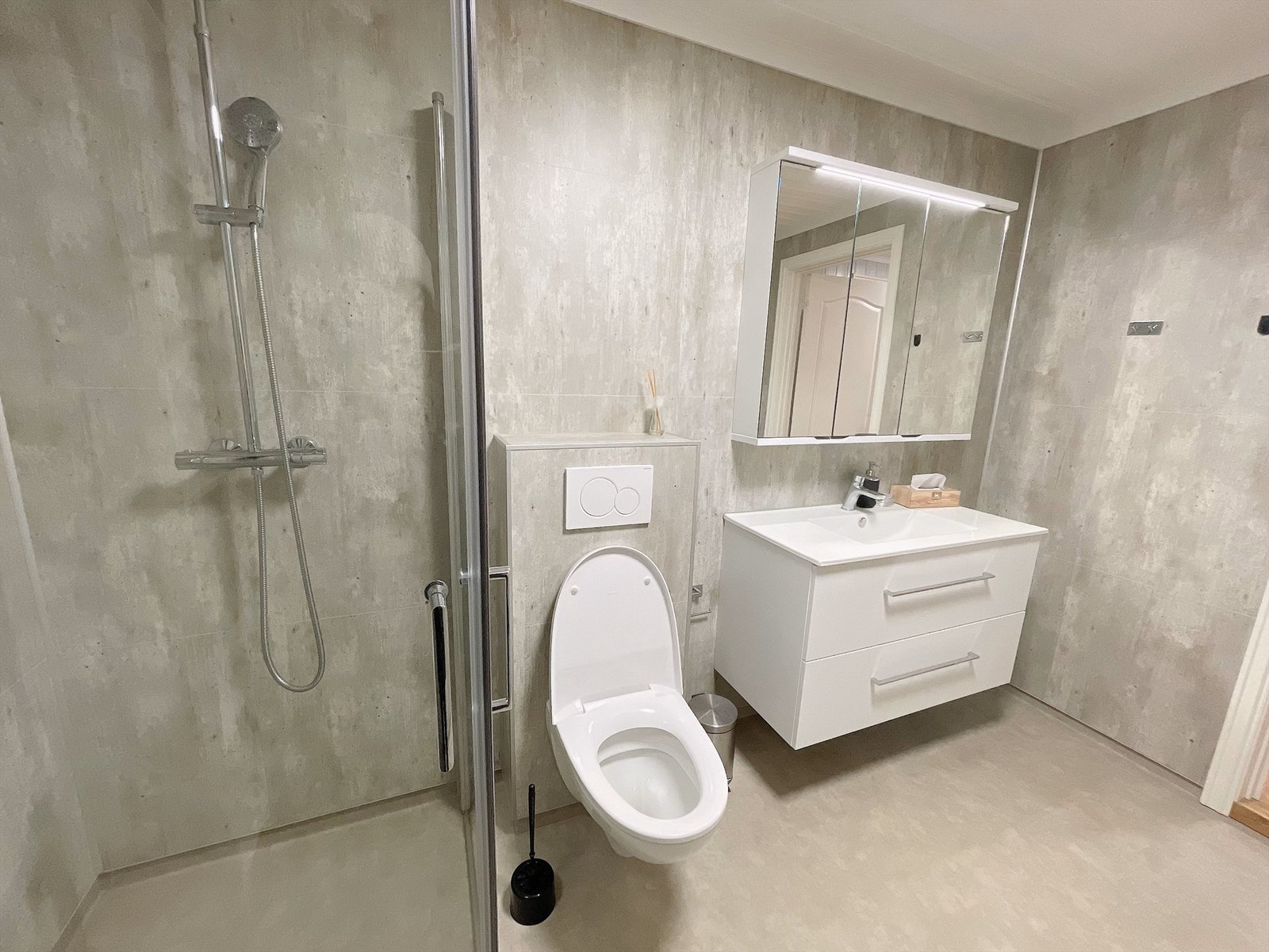 Bad i utleiedel u.etg - pusset opp 2022/23 (selgers bilde) Galleribilde