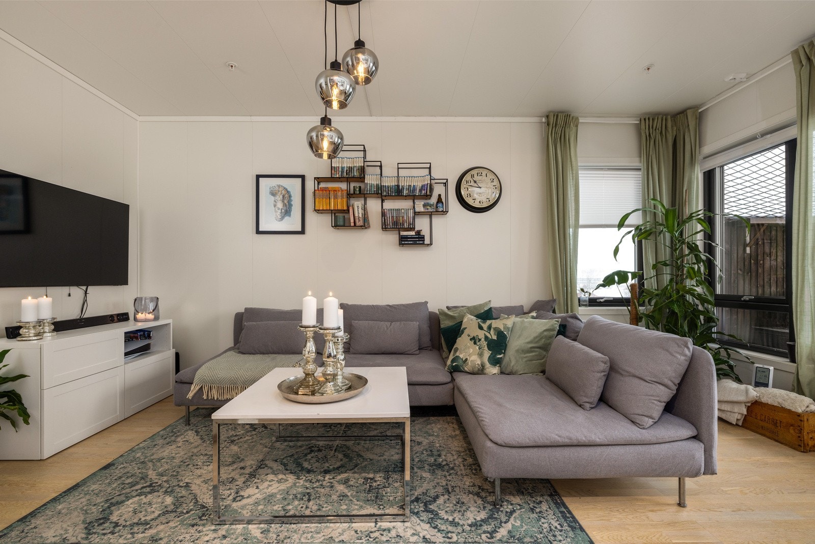 Lamper i stue/spisestue medfølger ikke. Galleribilde