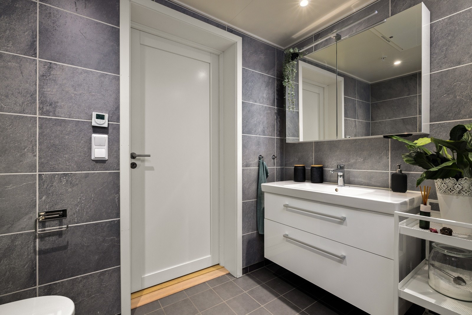 På badet er det varme i gulvet. Galleribilde