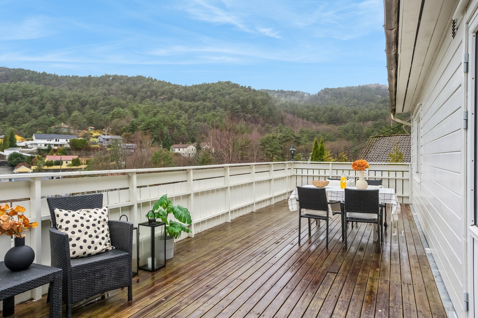 Balkong på ca. 33 m² med gode solforhold og utsikt over nærområdet Galleribilde