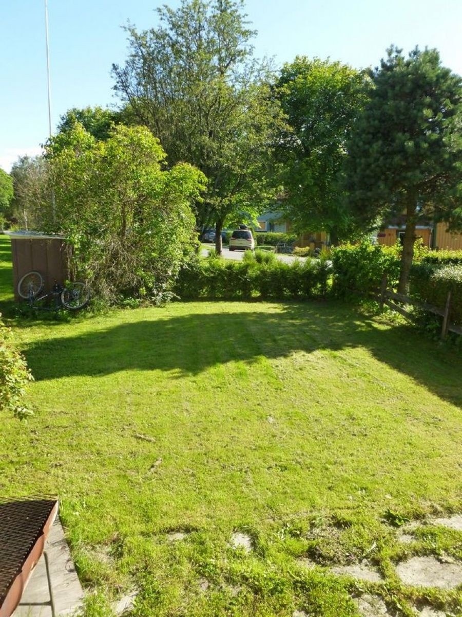 Privat hage. Galleribilde