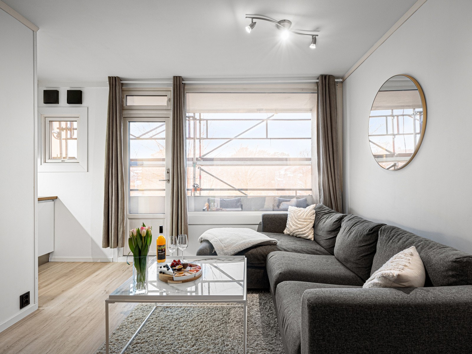 En lys og lekker leilighet Galleribilde