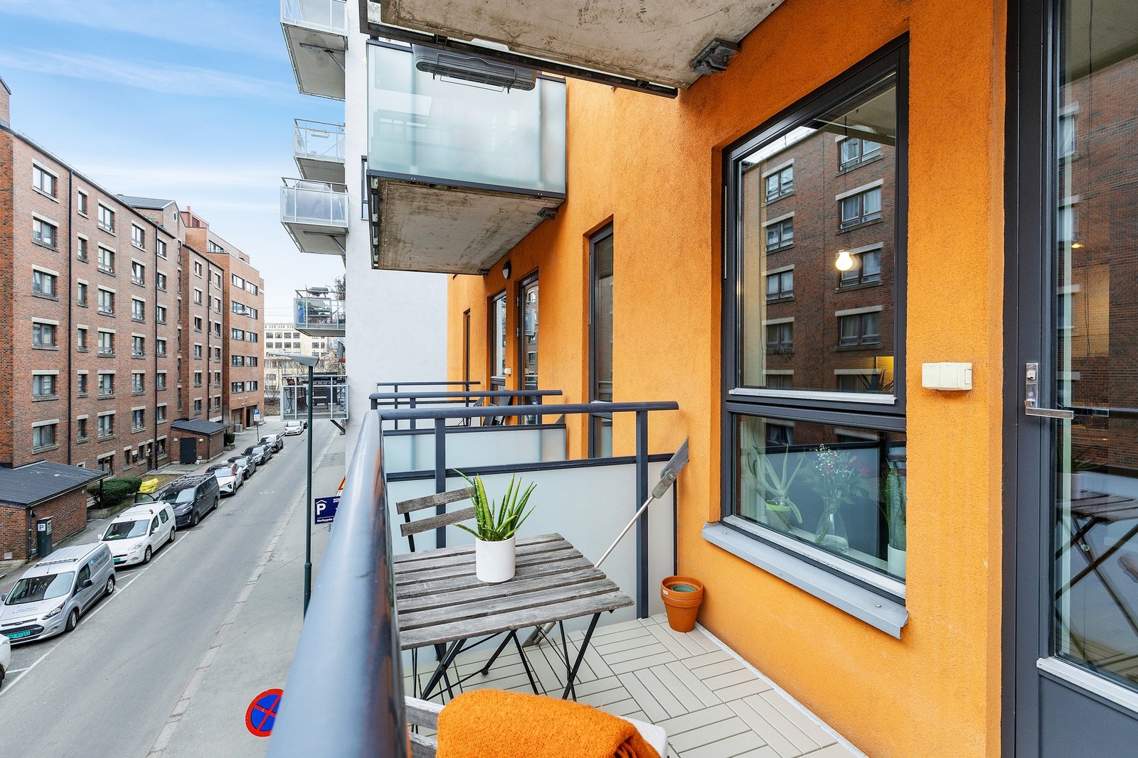 Det er montert utvendig lys, samt stikkontakt. Galleribilde