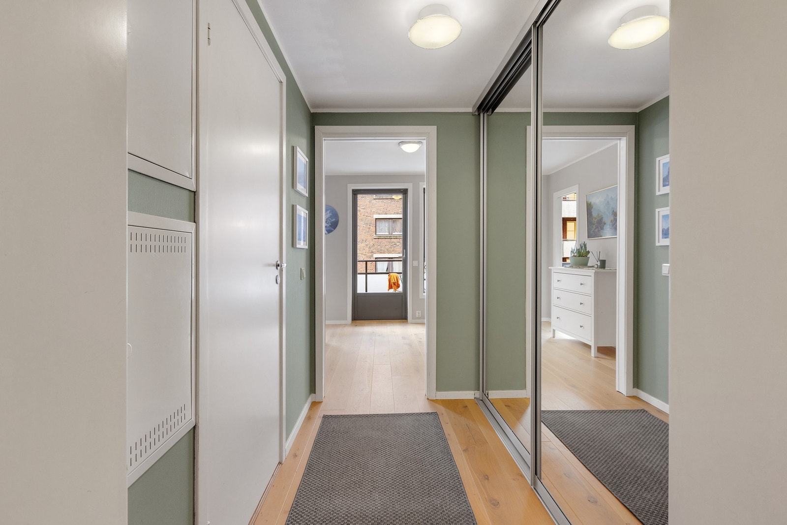 Entréen gir et godt førsteinntrykk til boligen. Galleribilde