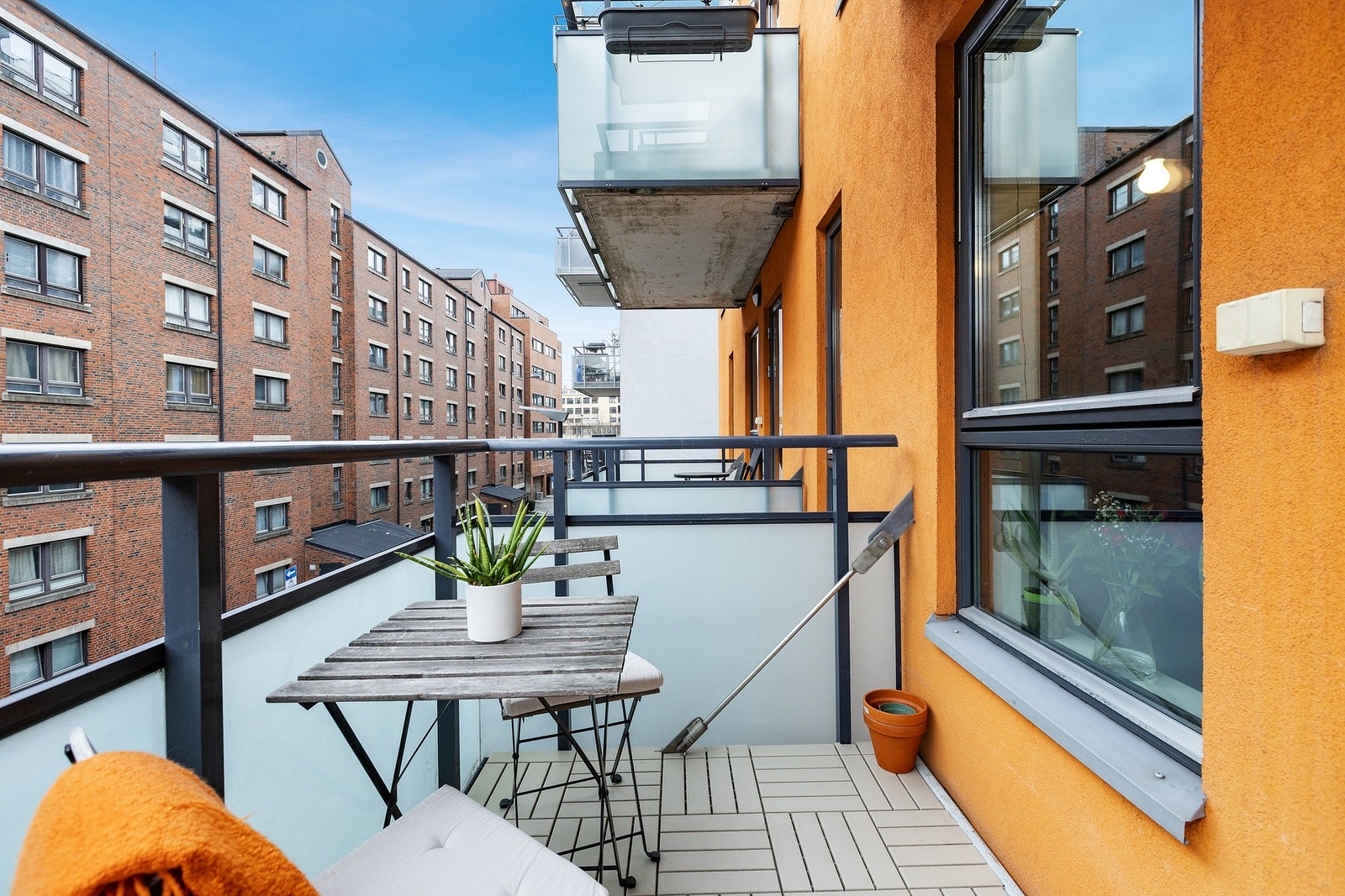 Balkongen er sjarmerende og byr på ypperlige solforhold. Galleribilde