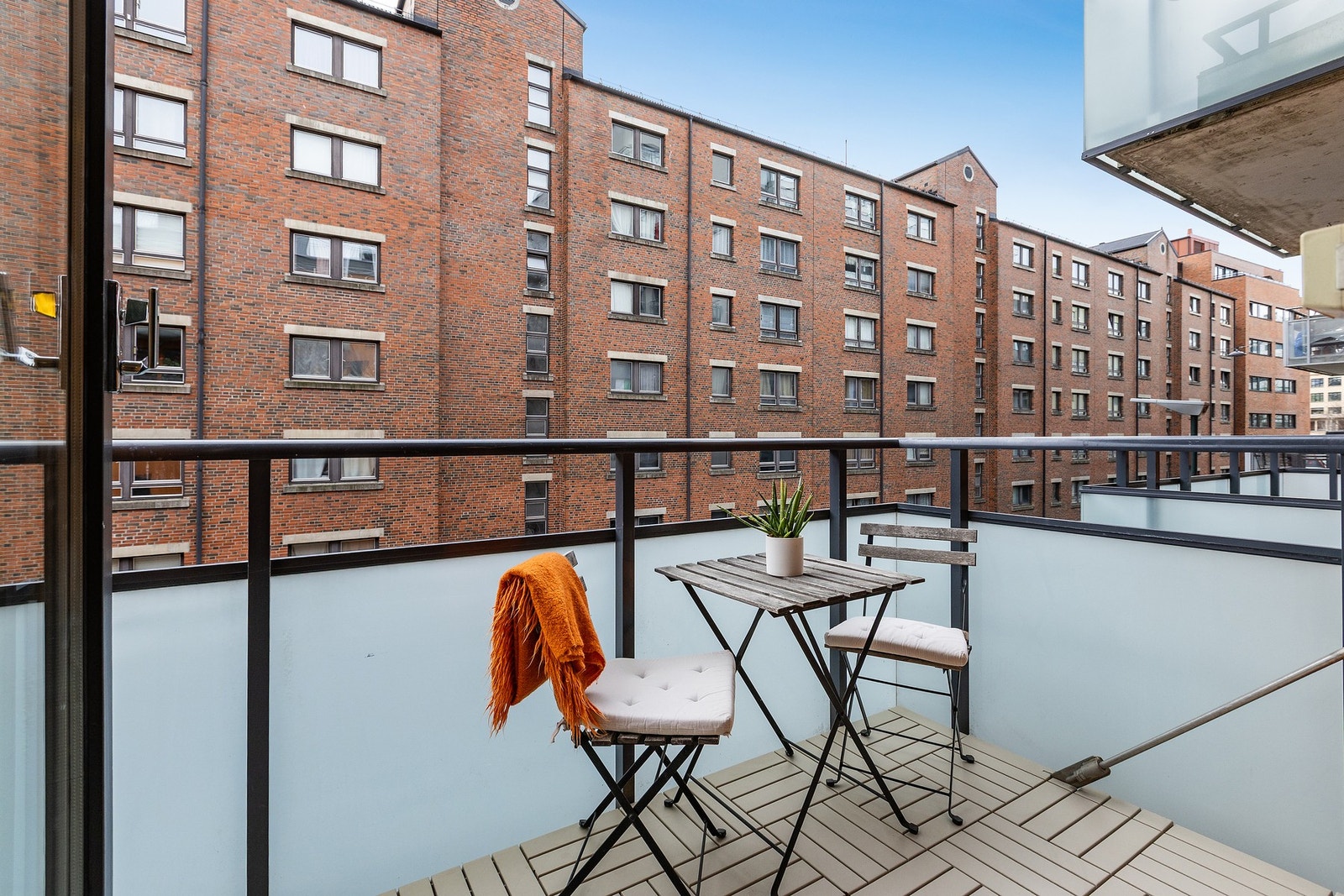 En meget innbydende 2-roms med sentral beliggenhet på Grønland! Galleribilde