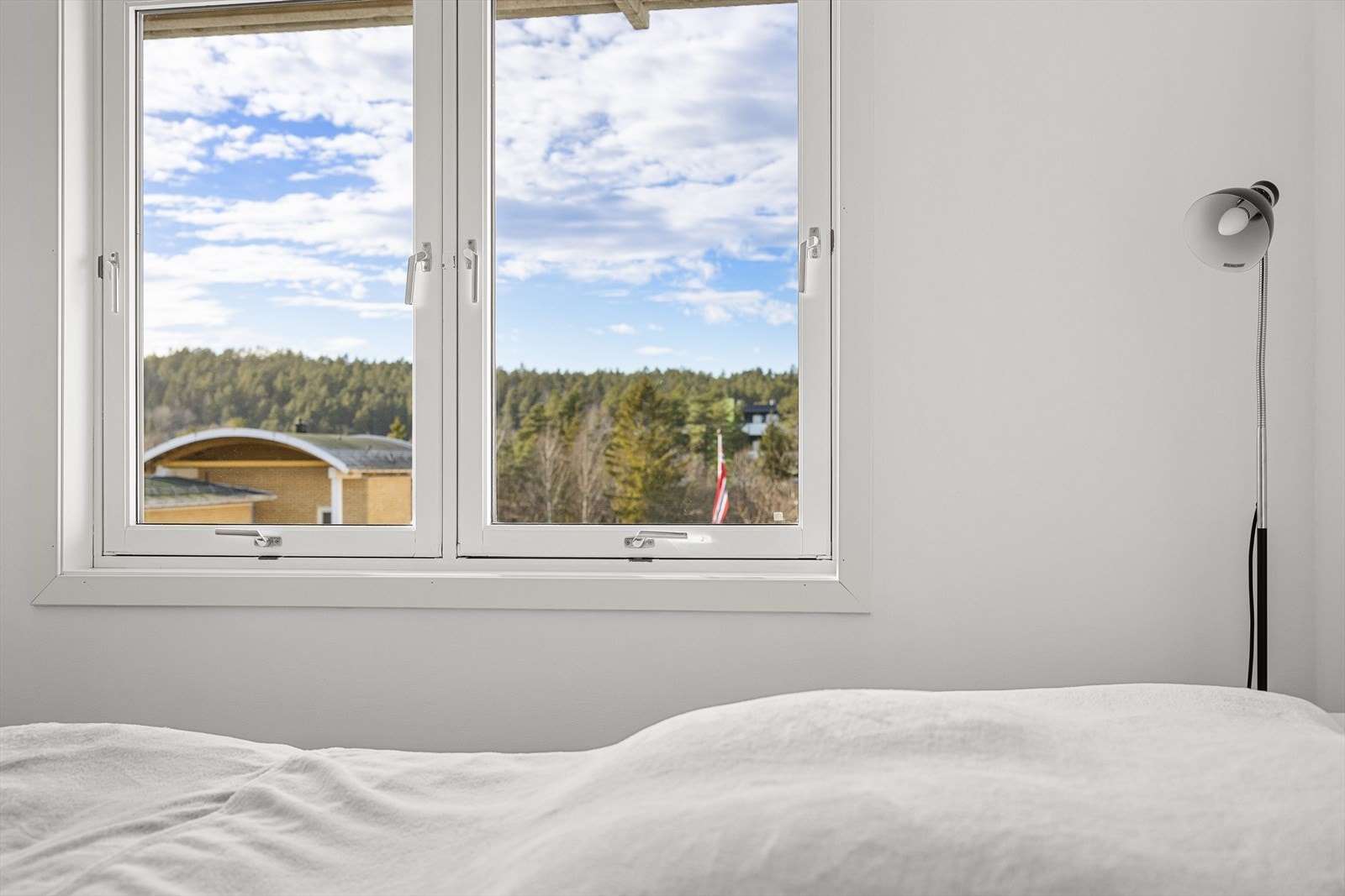 Fra soverommet kan du nyte et idyllisk utsyn Galleribilde
