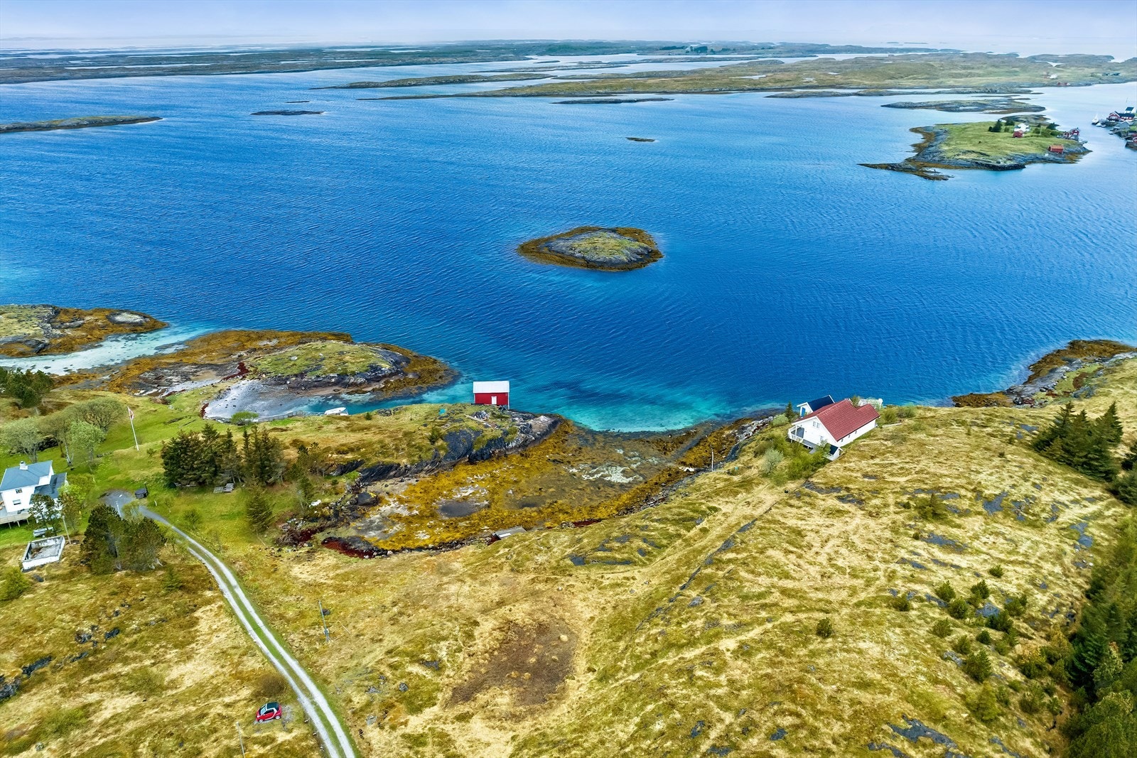 Tomten har gode sol -og utsiktsforhold. Galleribilde