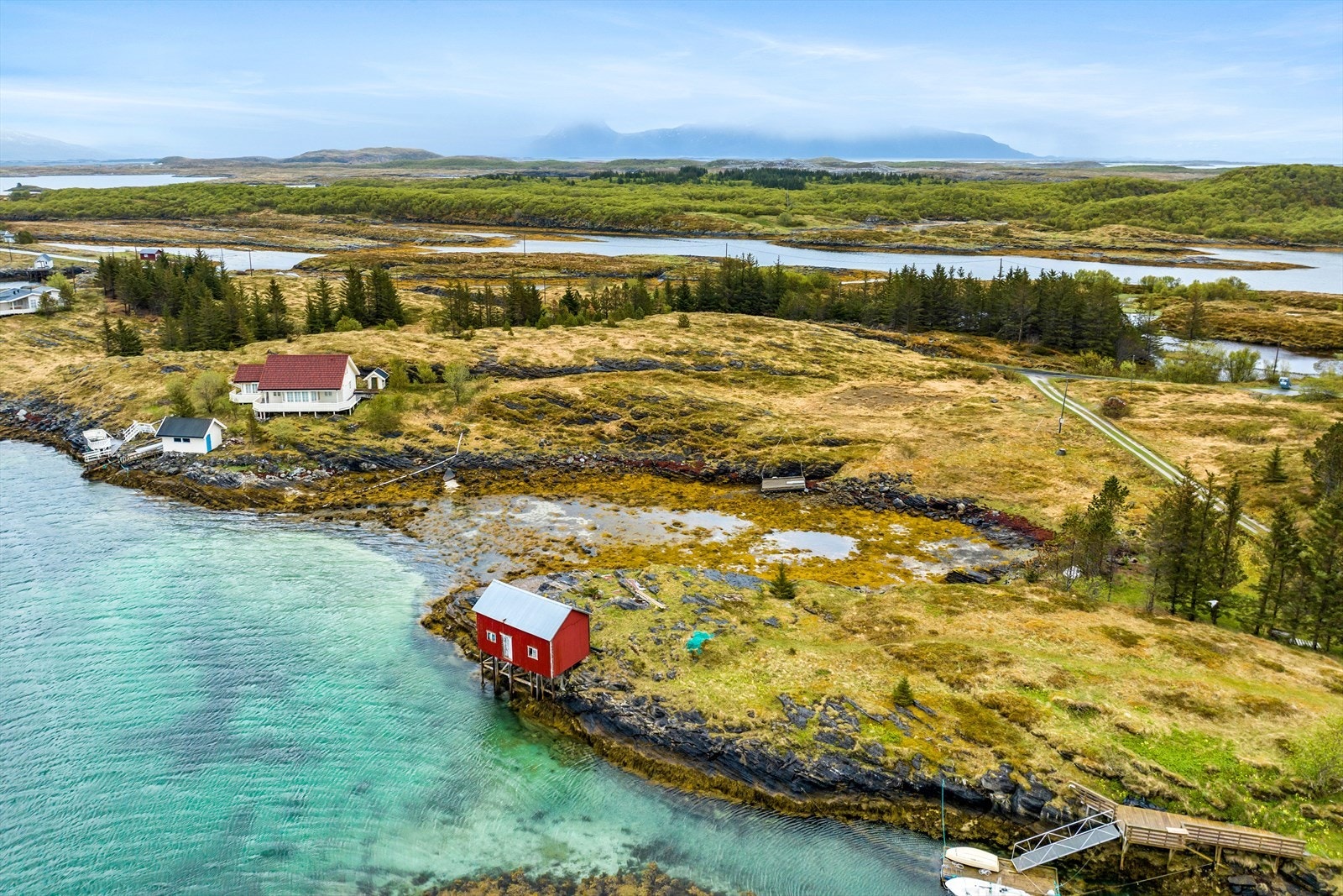 Eiendommen er tilknyttet offentlig vann, med vannuttak like ved tomtegrensen. Galleribilde