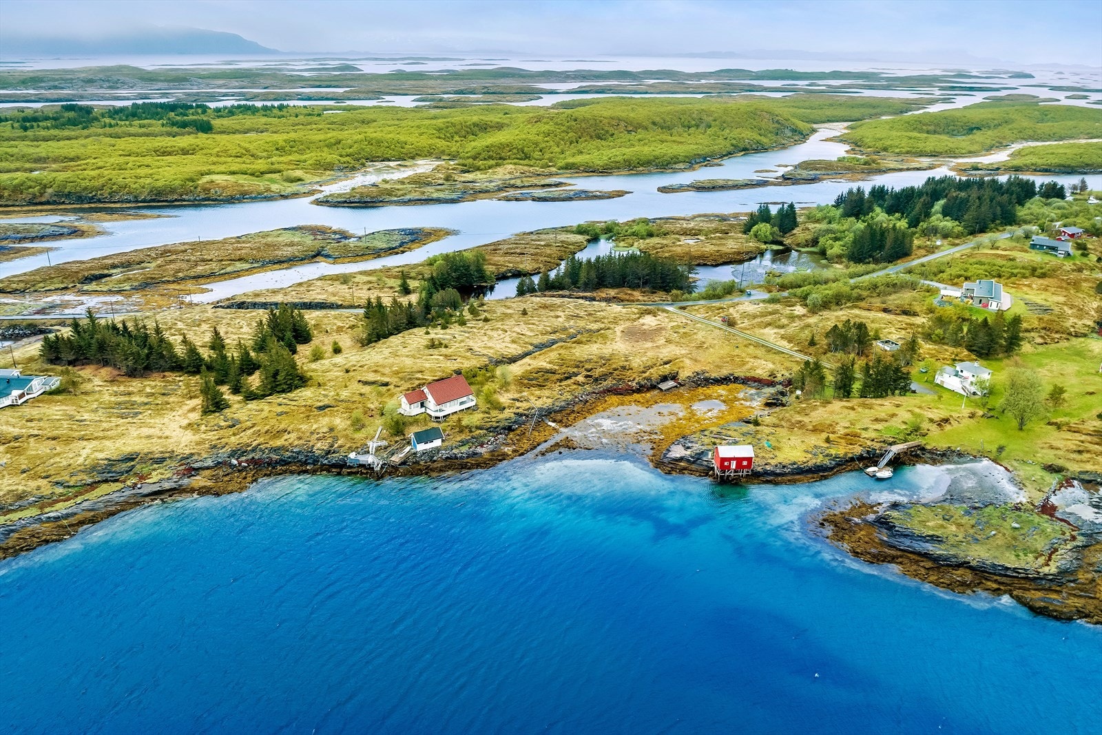Tomten er ikke bebygd. Søknad om bygging må godkjennes i kommunen før igangsettelse. Galleribilde