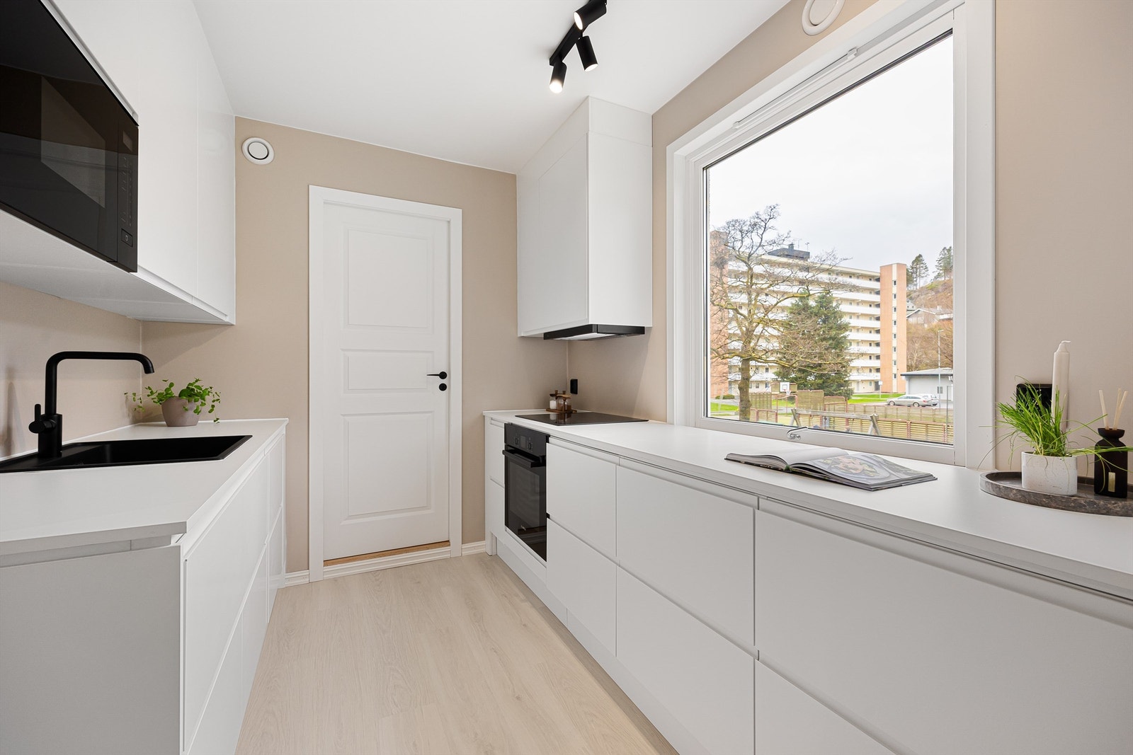 Godt med skap- og benkeplass Galleribilde