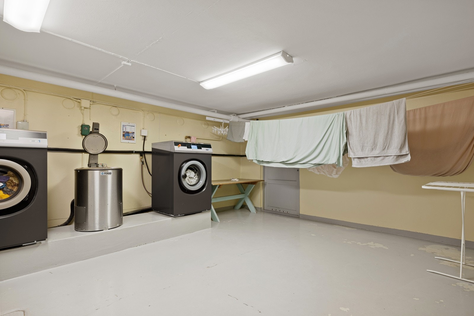 Felles vaskerom i kjeller. Galleribilde