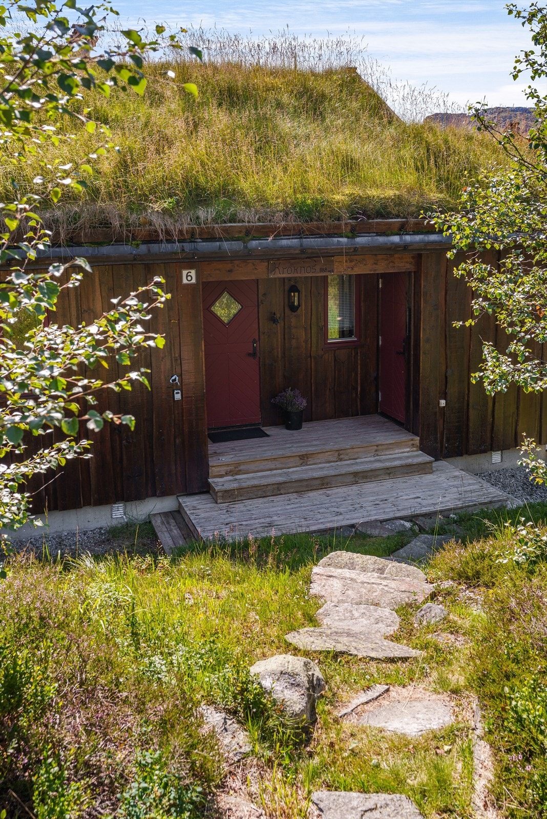 Steintrapp ned mot inngangen Galleribilde