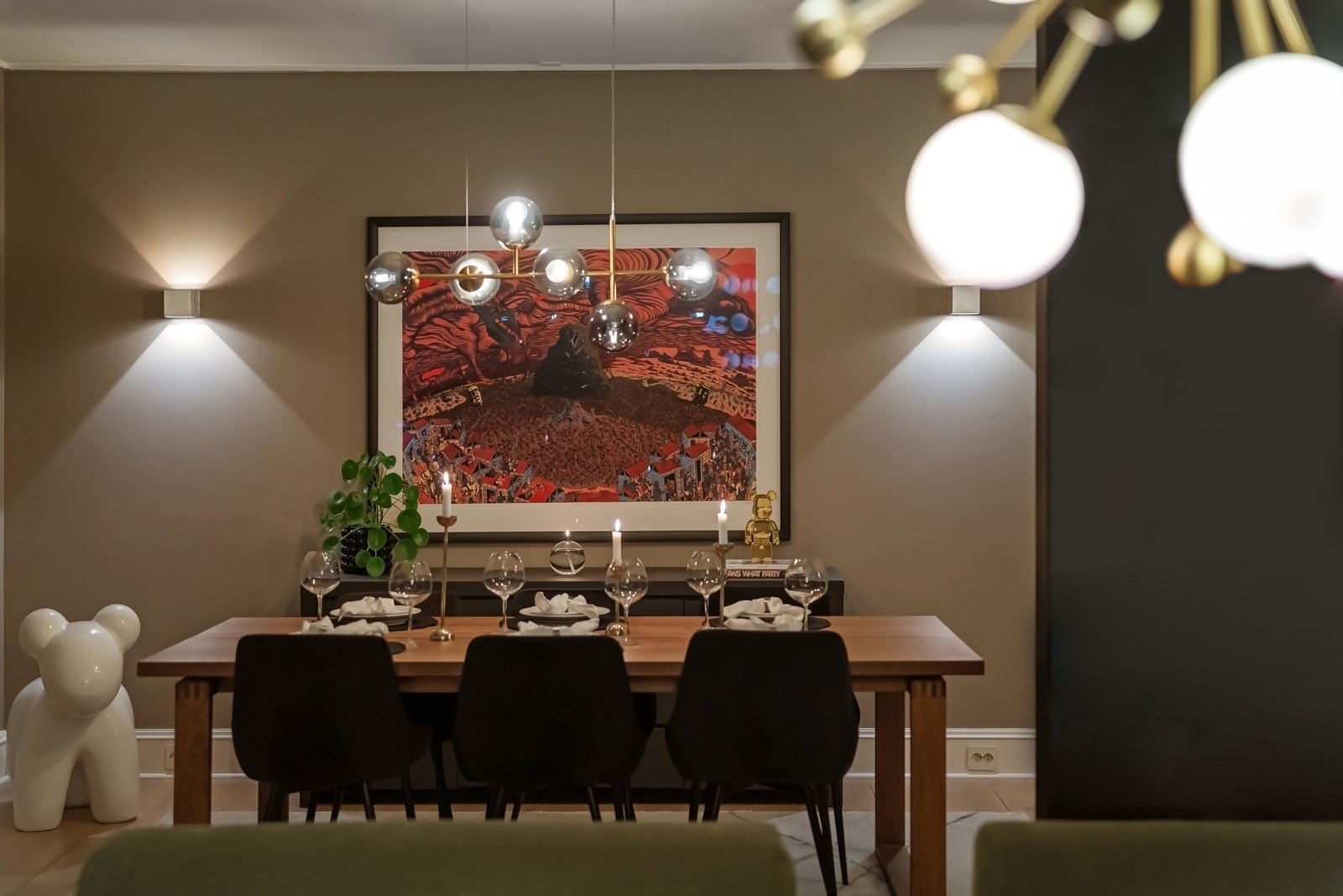 Nydelig stor spisestue med delikat belysning! Galleribilde