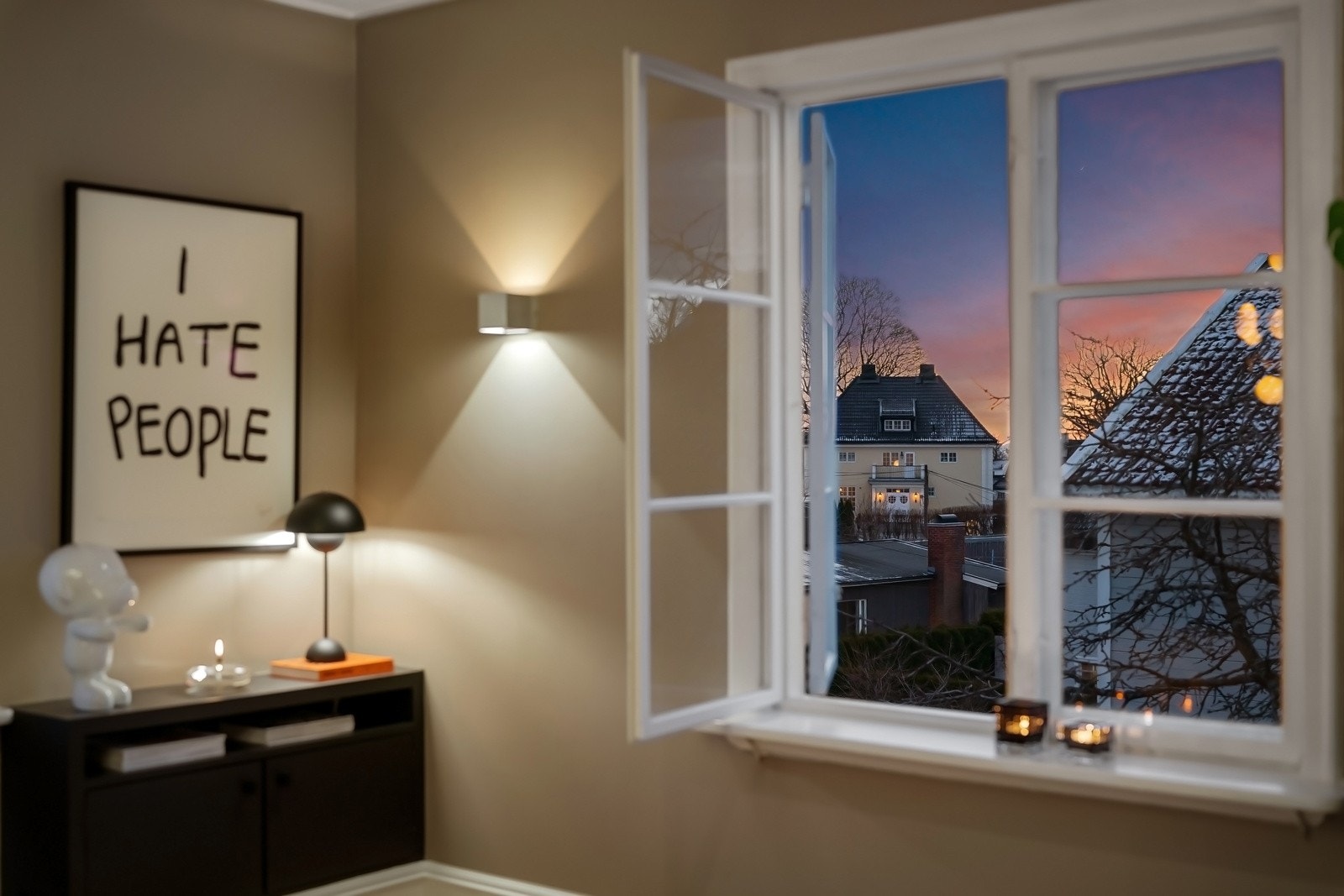 Hyggelig utsyn mot ærverdige villaer i nabolaget! Galleribilde