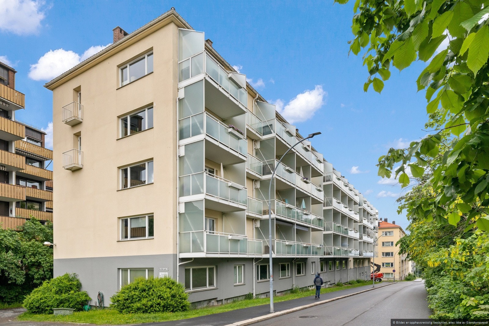 Fasade sommerstid Galleribilde