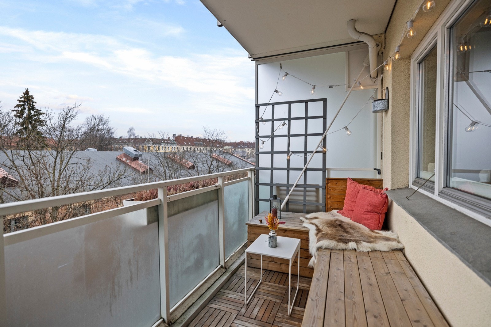 Fra stuen er det utgang til en vestvendt balkong på 7 m2 Galleribilde