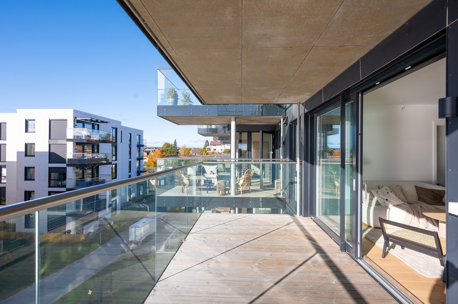 Uteplassen måler ca. 14 kvm. Galleribilde