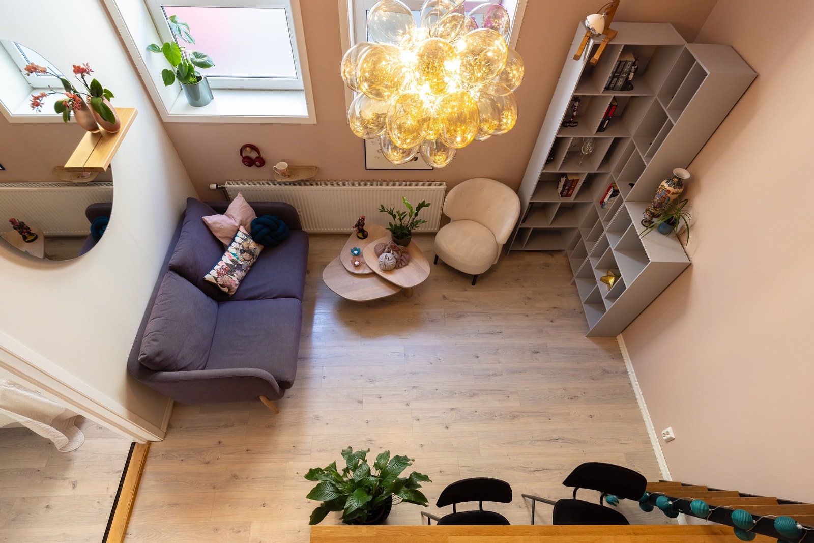 Her får du gleden av en hems på ca. 9 kvm som gjør at leiligheten har et samlet gulvareal på 51 kvm. Galleribilde