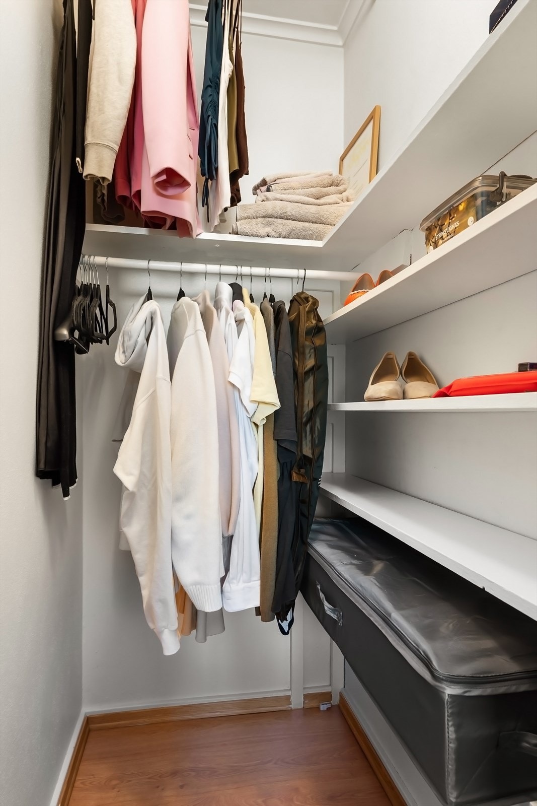 Garderoberom i tilknytning til soverommet. Galleribilde