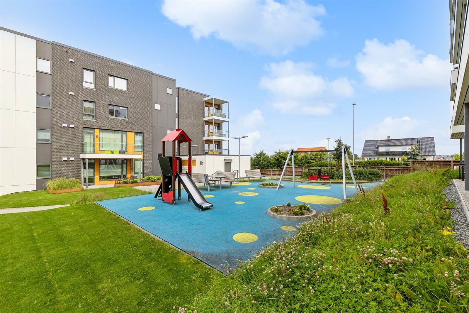 Lekeplass på feltet Galleribilde