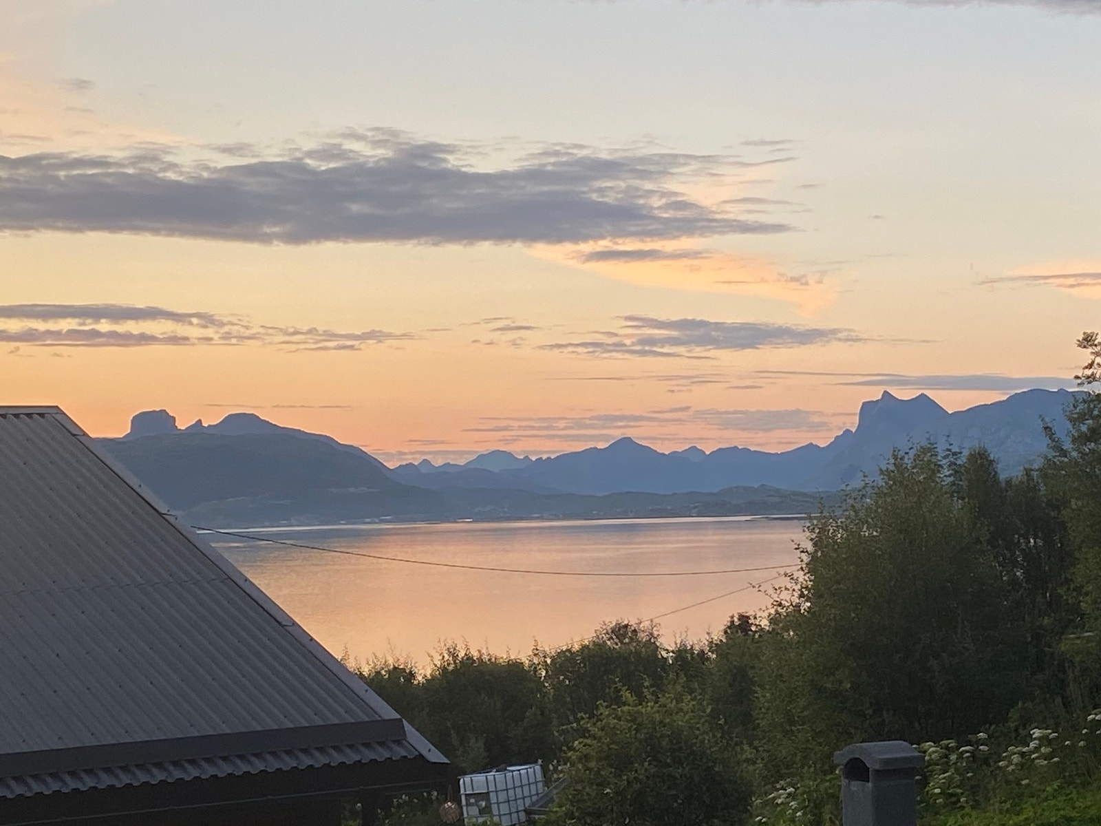 Utsikt fra terrassen ved lekestue - selgers bilde. Galleribilde