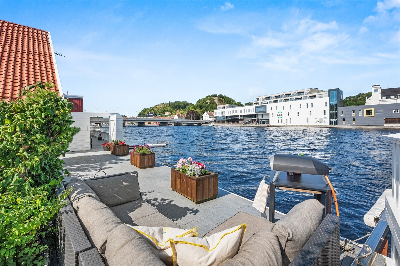 Bel
iggenheten er super med alt man trenger i umiddelbar nærhet Galleribilde