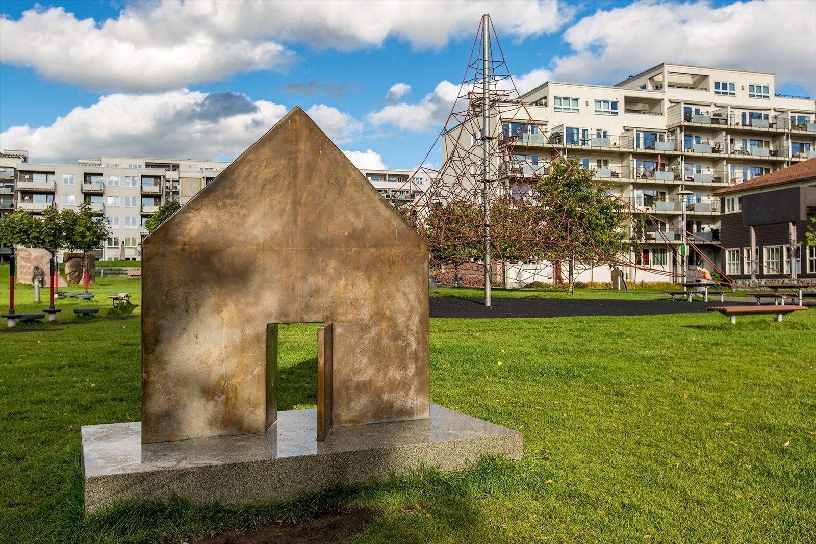 Løren har en stor skulpturpark som er vel verdt en søndagstur eller flere Galleribilde
