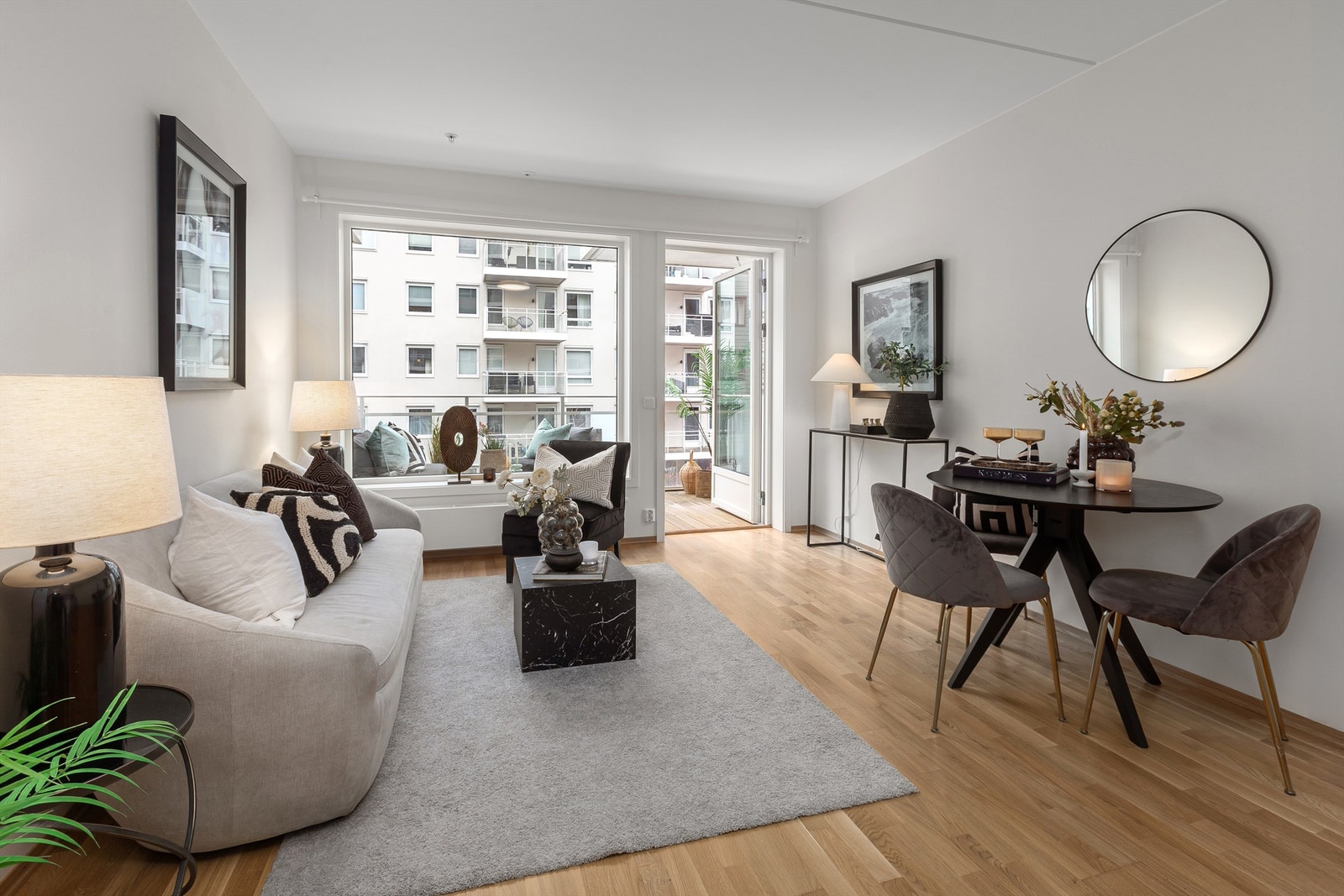 Stue med utgang til balkong Galleribilde