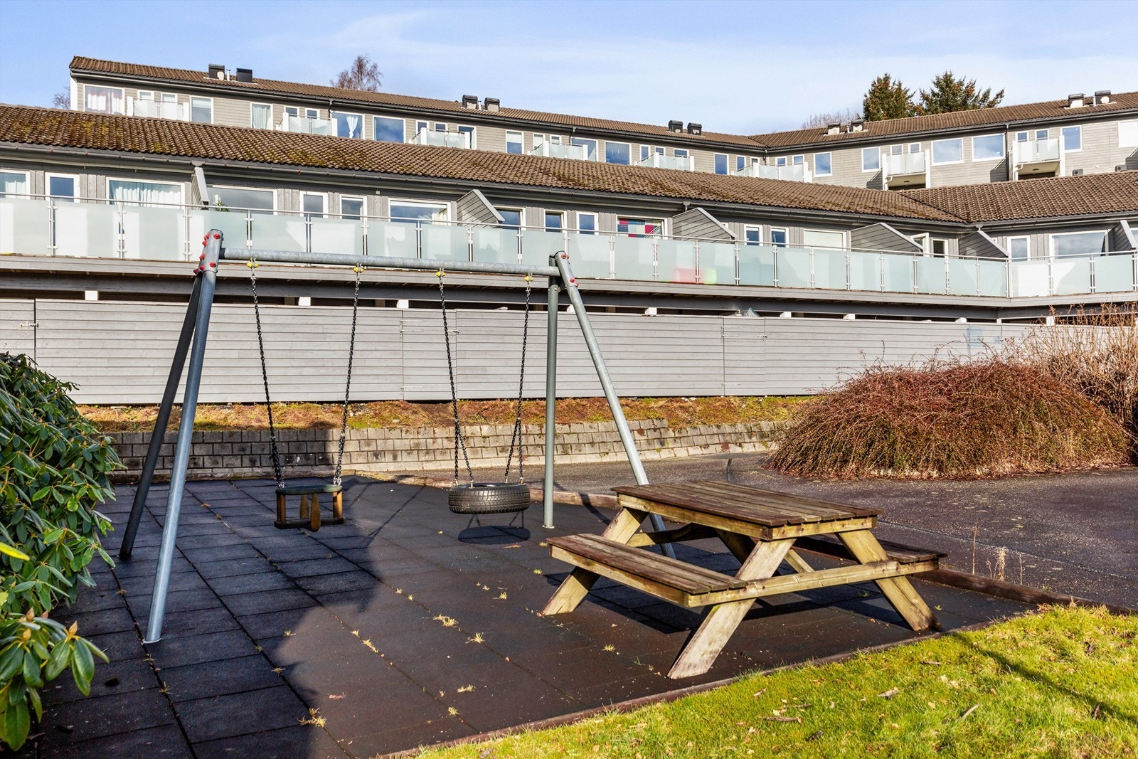 Lekeplass for barn og unge i umiddelbar nærhet. Galleribilde