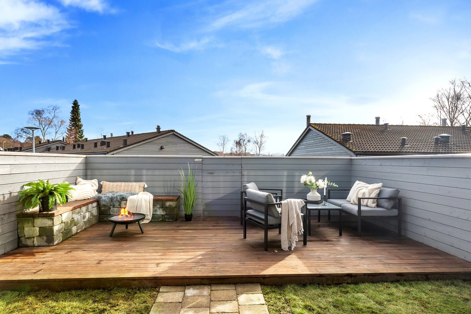 Her får du egen balkong og fantastisk fin hage med svært gode forhold. Galleribilde