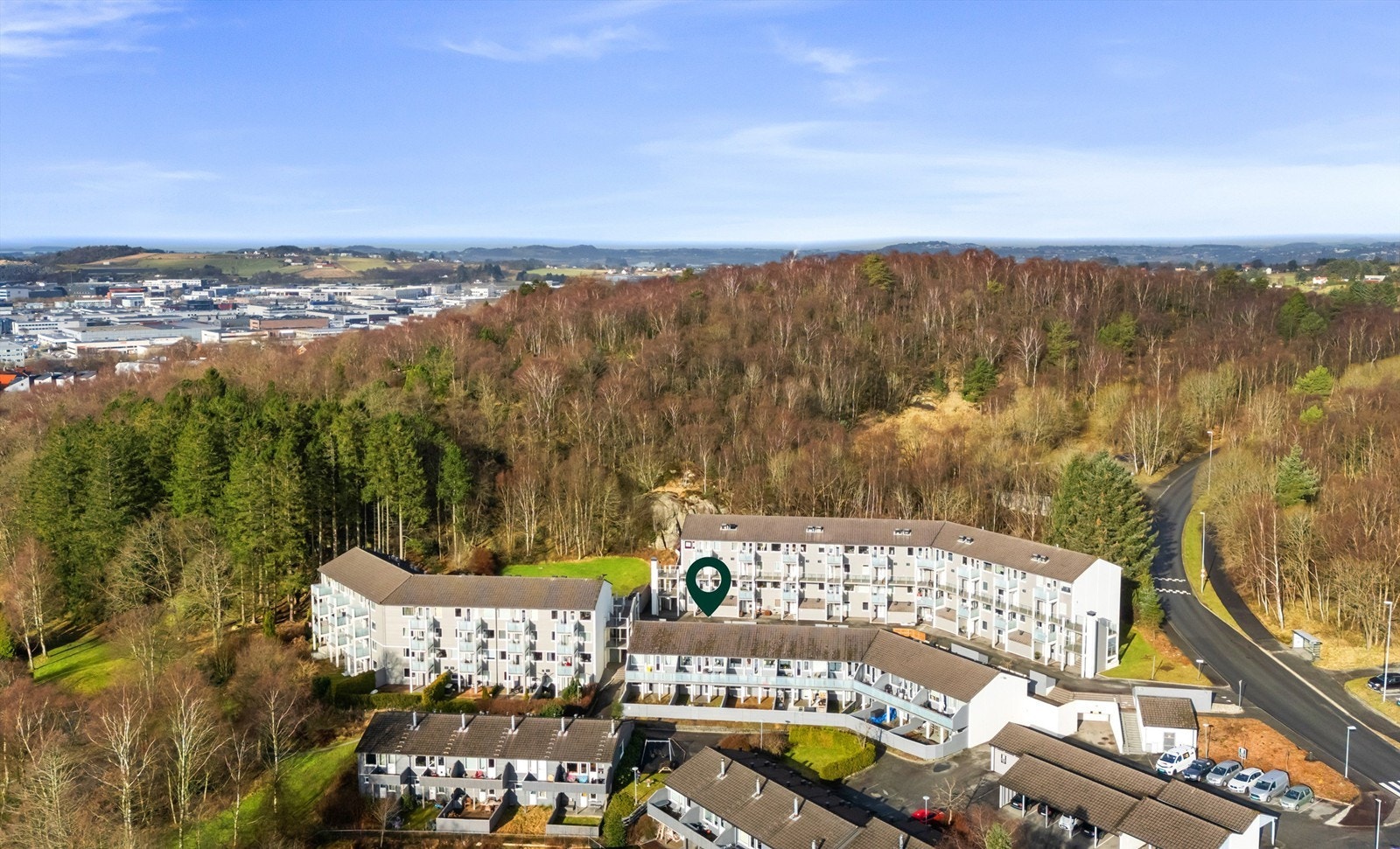 Området er kjent for sin nærhet til både naturskjønne omgivelser og viktige fasiliteter. Galleribilde