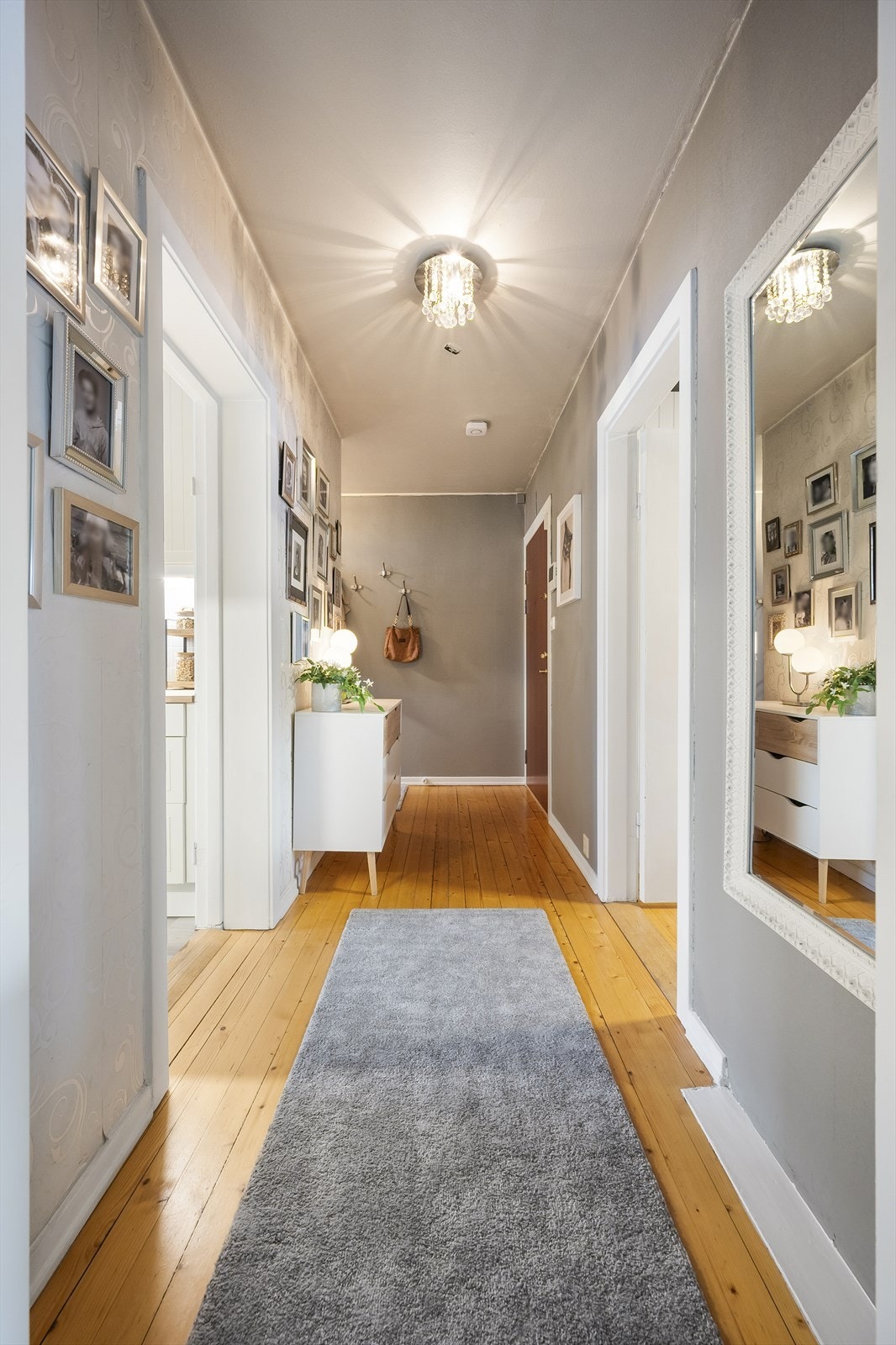 Entrè med plass til oppbevaring av sko og yttertøy. Galleribilde