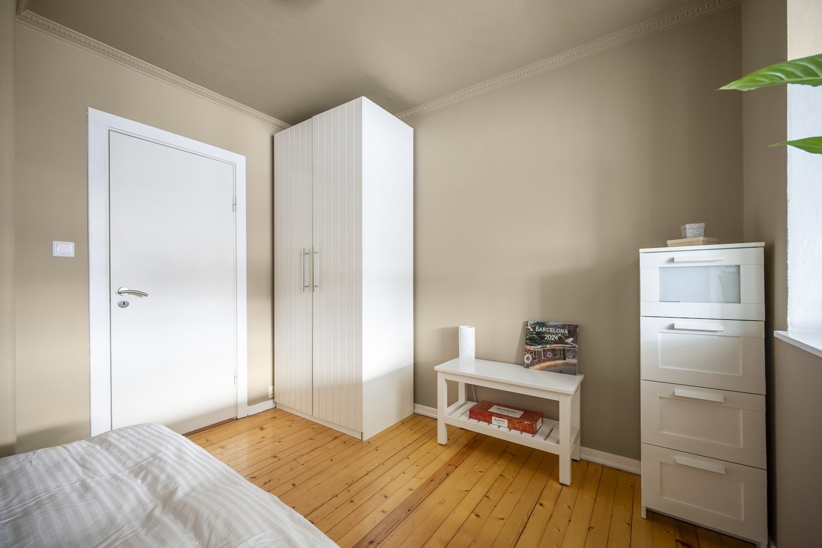 Rommene er malt i lune og fine fargetoner som gjør det enkelt å innrede. Galleribilde