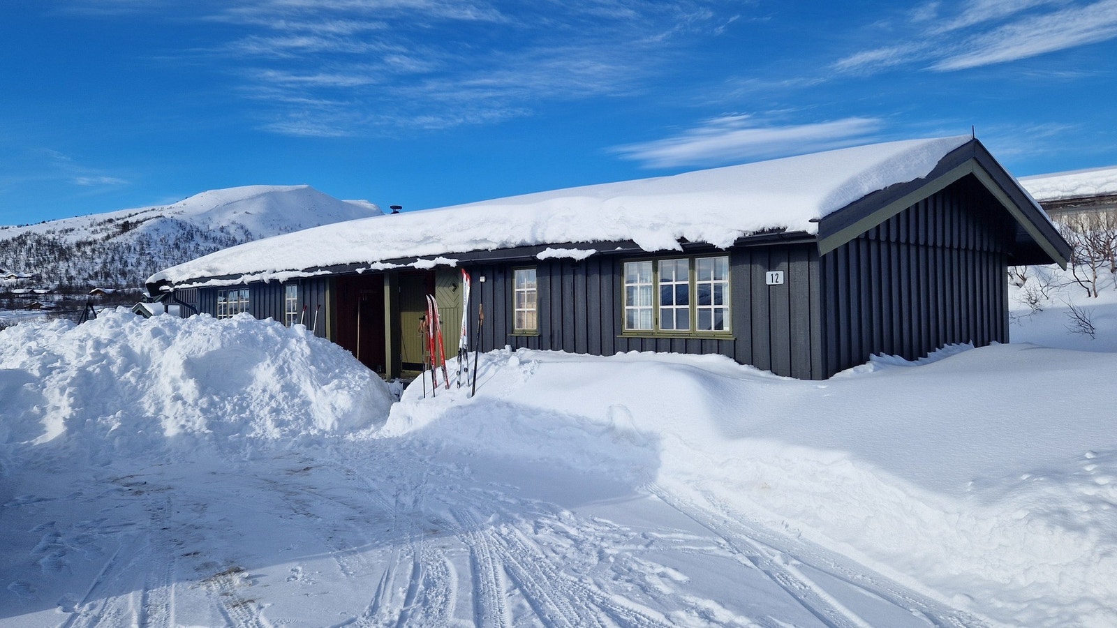 Stor og flat tomt med god plass Galleribilde