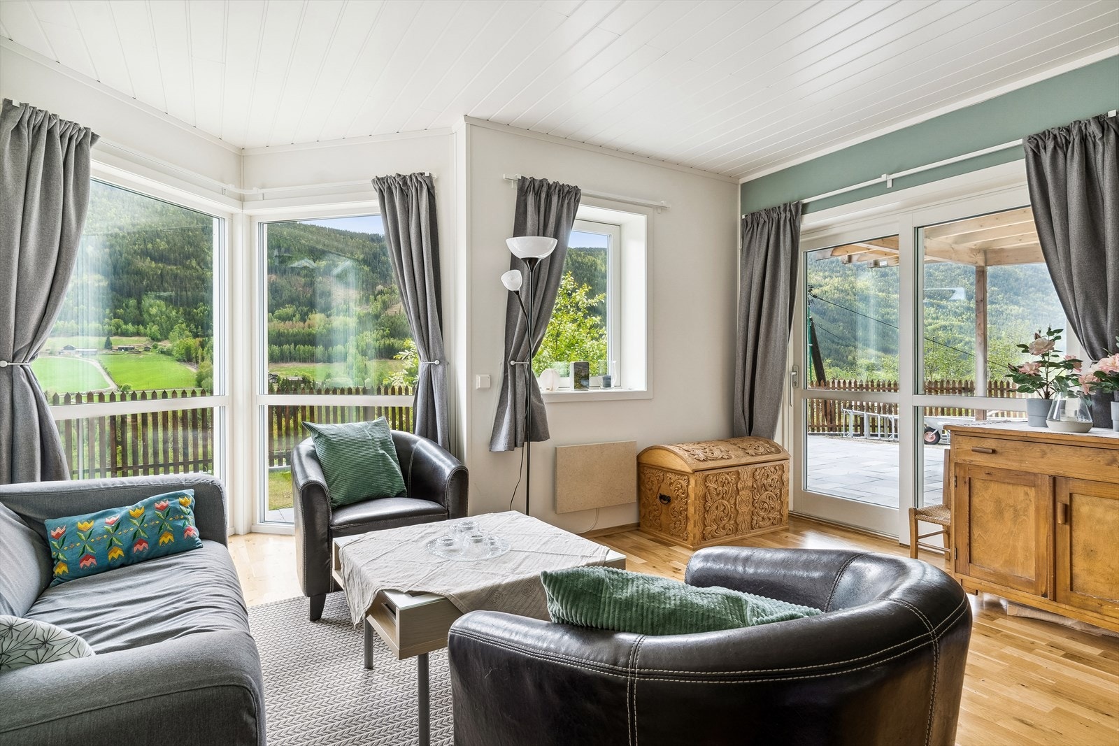 Trivelig stue i underetasjen - en perfekt sone for f.eks. barna. Galleribilde