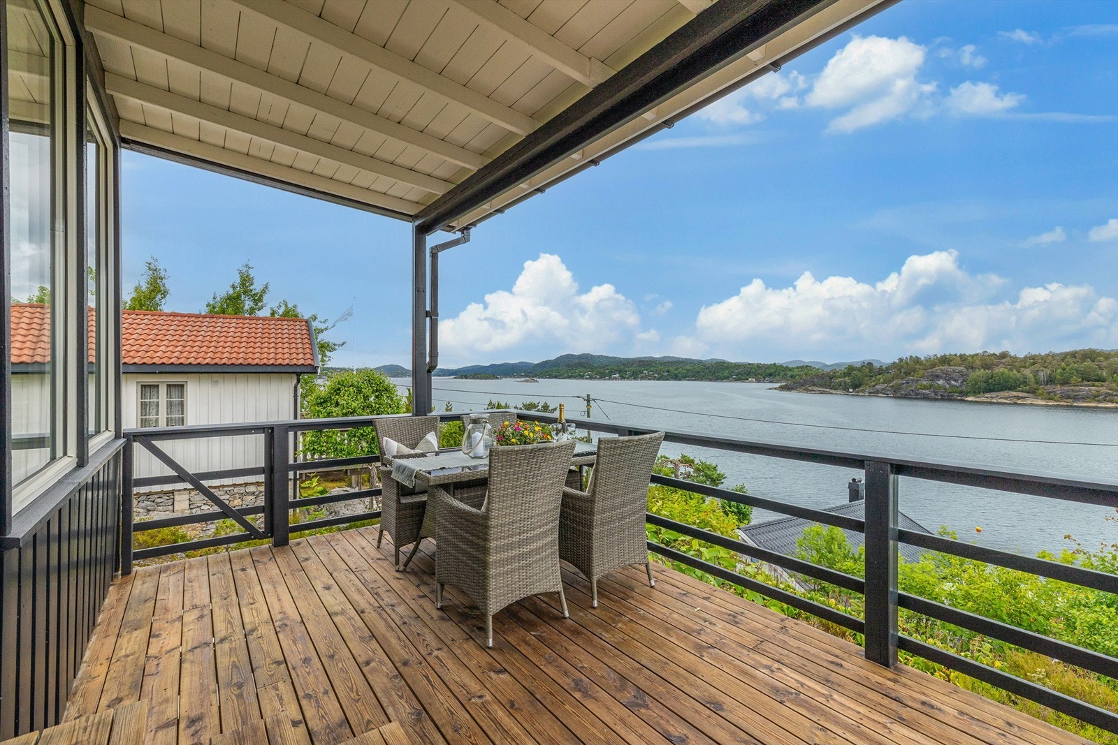 Med overbygget terrasse forlenges utetiden. Galleribilde