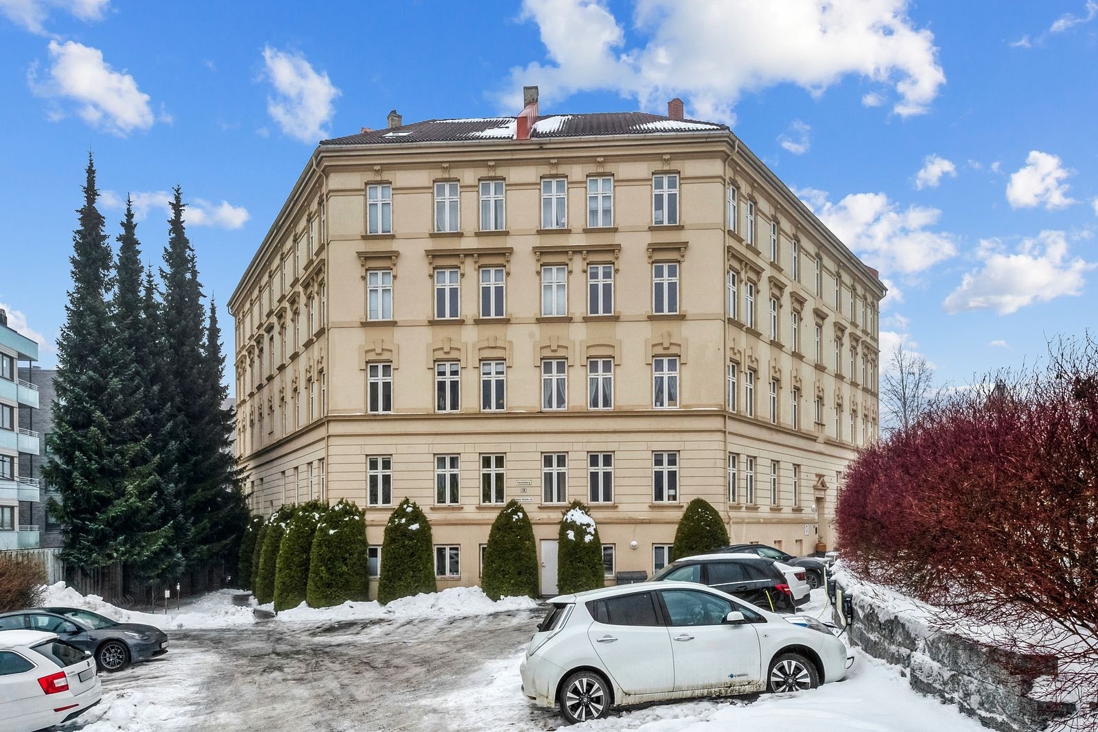 Leiligheten ligger i et veletablert boligområde på Skøyen. Galleribilde