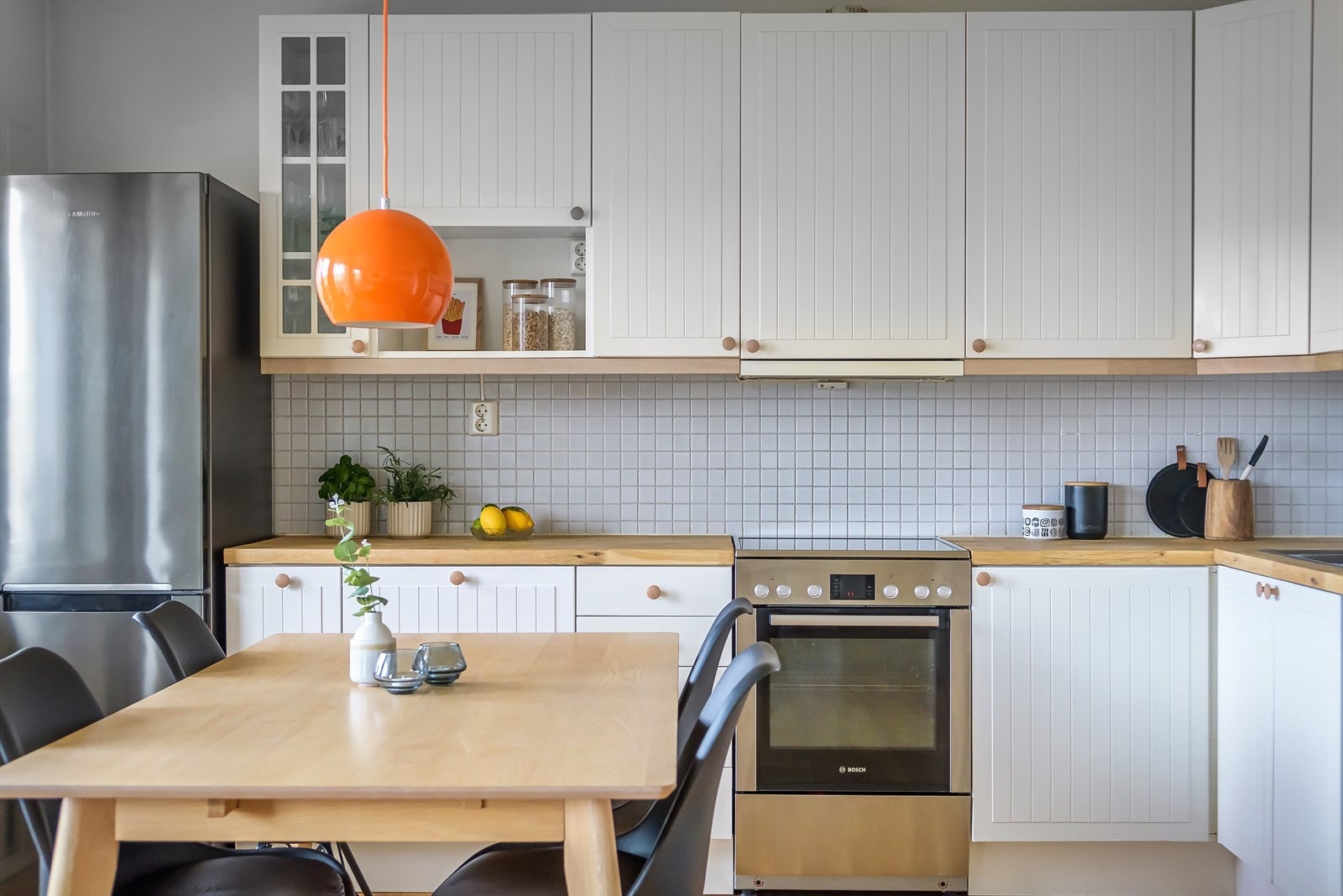 Kjøkkenet består av frittstående hvitevarer. Galleribilde