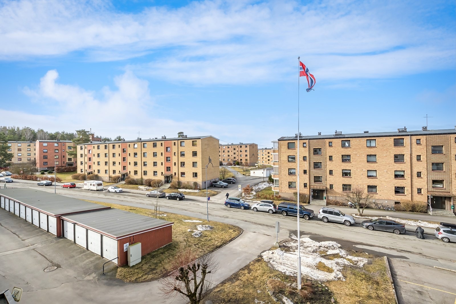 Boligen ligger fint og luftig i byggets 3.etasje Galleribilde