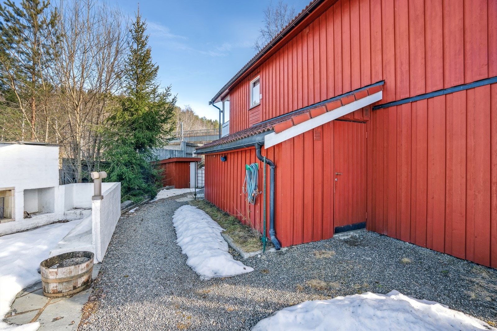 Seksjonen disponerer en ekstern bod utenfor boligen på ca. 5 m². Galleribilde