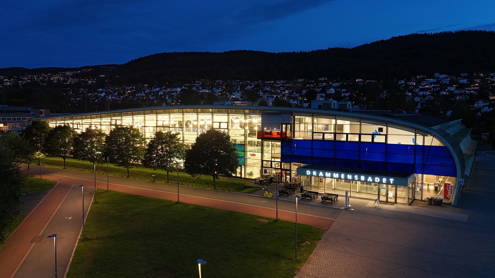 Kort gangavstand til Drammensbadet med svømmehall, utebad og treningsstudio Galleribilde