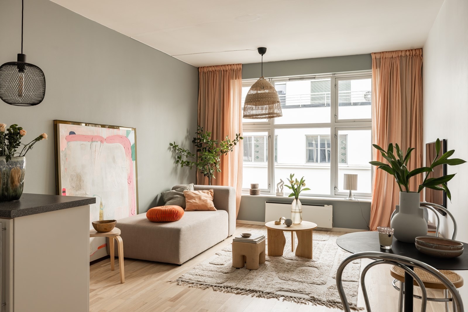 En lys og moderne 2-roms med beliggenhet i byggets 5.etasje. Galleribilde