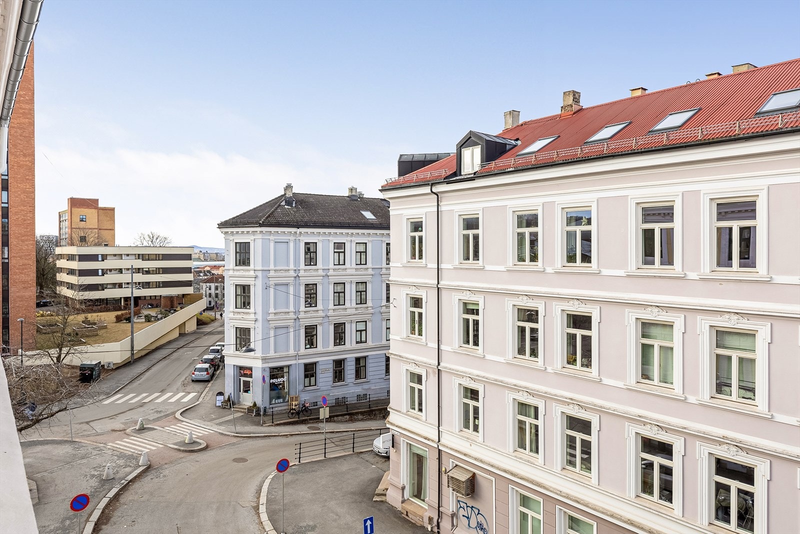 Her bor dere i rolige, grønne omgivelser med kort vei til absolutt alt dere trenger! Galleribilde